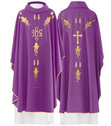 Fioletowy ornat haftowany z symbolem IHS winogrona