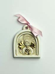 Marmurowy anioł z kokardką