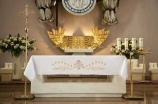 Obrus ołtarzowy z haftem czołowym "Zesłanie Ducha Świętego"