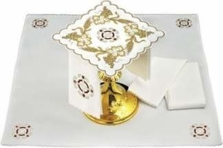 Bielizna kielichowa haftowana