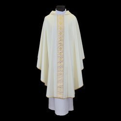 Ornat ecru ze złotym pasem