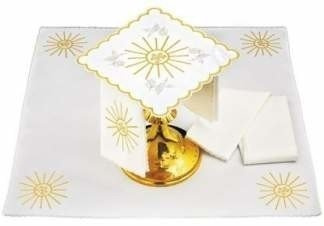 Bielizna kielichowa haftowana