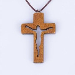 Naszyjnik - krzyżyk - Ciało Chrystusa - drewno - rzemyk