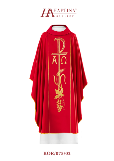 Czerwony ornat z haftem Alfa i Omega na pasie