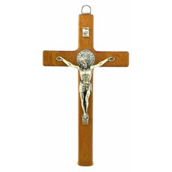 Krzyż z medalikiem św. Benedykta