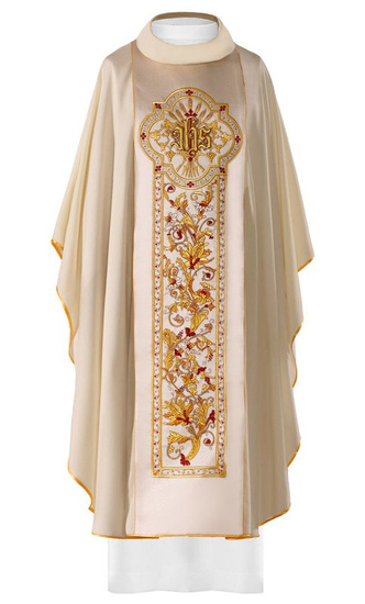 Złoty ornat bogato haftowany z symbolem IHS 