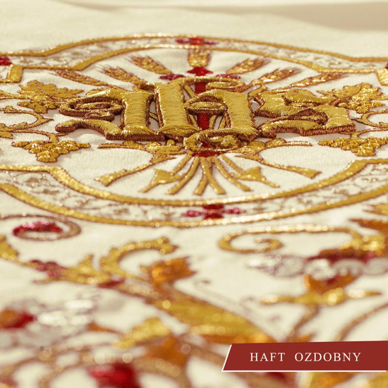 Ecru ornat bogato haftowany z symbolem IHS