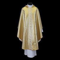 Ornat złoty ze złotym pasem