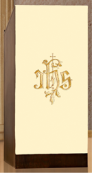 Serweta na lektorium haftowana z symbolem IHS