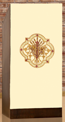 Serweta na lektorium haftowana z symbolem IHS