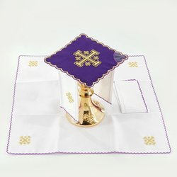 Bielizna kielichowa haftowana krzyż jerozolimski