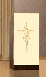 Serweta na lektorium haftowana – motyw Krzyża i IHS