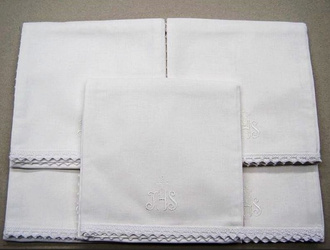 Korporał - bielizna kielichowa IHS z krzyżem biały