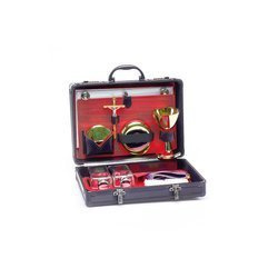 Walizka na misje z wyposażeniem liturgicznym