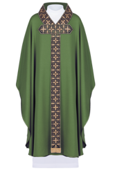 Zielony ornat bogato haftowany zdobiony kamieniami