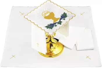 Bielizna kielichowa haftowana