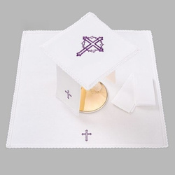 Bielizna kielichowa ołtarzowa wykończona koronką krzyż fioletowy z cierniami