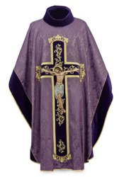 Fioletowy ornat haftowany "Ukrzyżowany Jezus Chrystus"