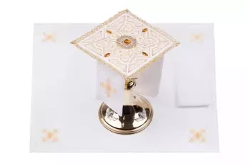 Bielizna kielichowa haftowana bogato zdobiona