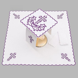 Bielizna kielichowa ołtarzowa bogato haftowana z krzyżem fioletowym