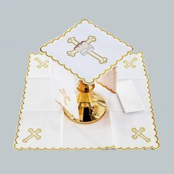 Bielizna kielichowa haftowana