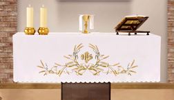 Obrus ołtarzowy z haftem czołowym z symbolem IHS