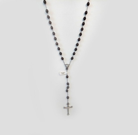 Różaniec drewniany w woreczku z przyminką