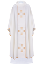 Ecru ornat z haftowanymi krzyżami