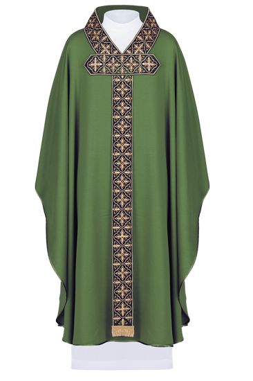 Zielony ornat bogato haftowany zdobiony kamieniami