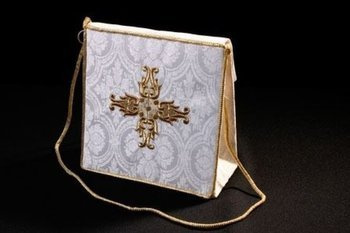 Bursa haftowana ecru z ozdobnym krzyżem