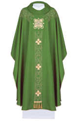 Zielony ornat bogato haftowany zdobiony kamieniami