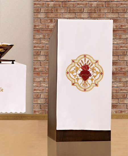 Serweta na lektorium haftowana z motywem Najświętszego Serca Pana Jezusa