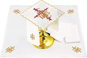 Bielizna kielichowa haftowana