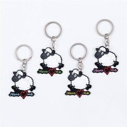 Owieczka z  NIEBIESKIM napisem "Jesus loves me" brelok gumowy