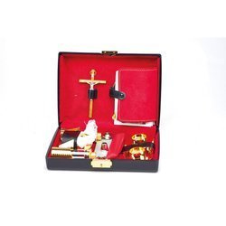 Walizka z wyposażeniem liturgicznym