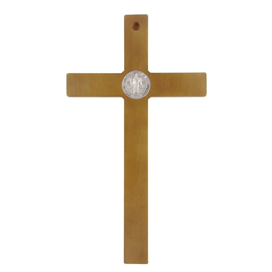 Drewniany krzyż z medalikiem św. Benedykta
