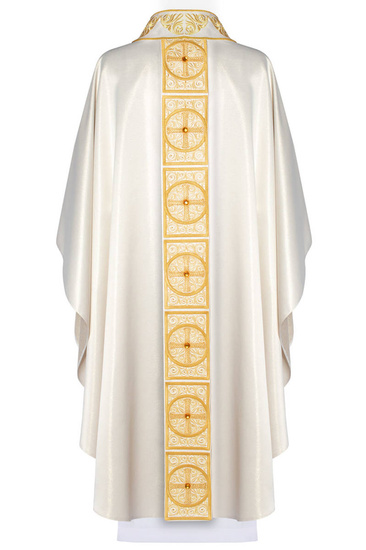 Ornat złoty bogato haftowany dekorowany kamieniami