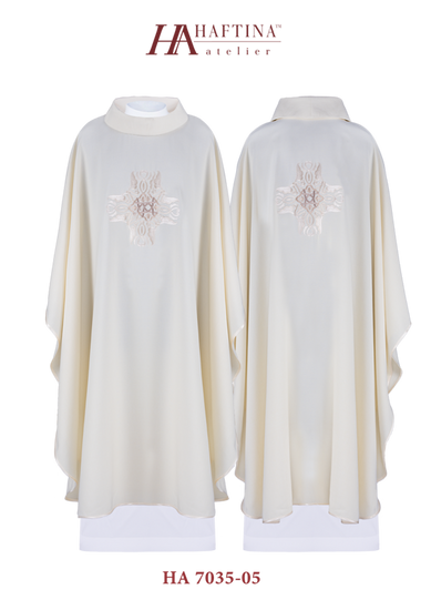 Ecru ornat haftowany z symbolem krzyża 