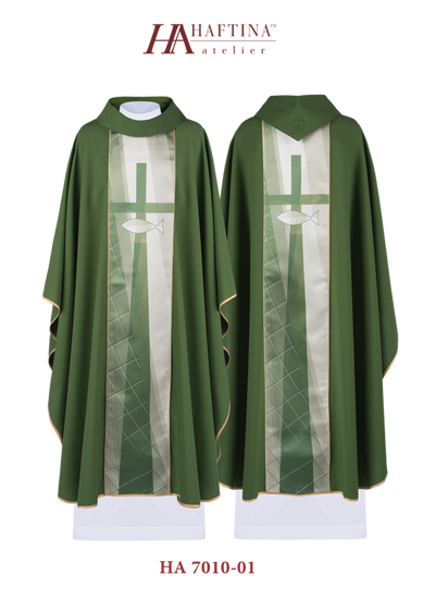 Zielony ornat liturgiczny z symboliką ryby i krzyża 