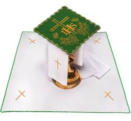 Bielizna kielichowa haftowana zielona