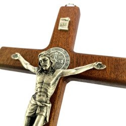 Krzyż z medalikiem św. Benedykta