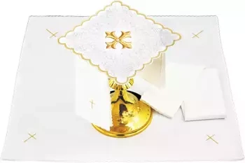 Bielizna kielichowa haftowana