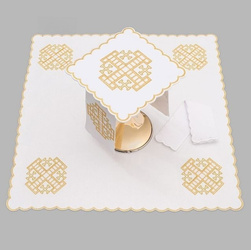 Bielizna kielichowa ołtarzowa bogato haftowana  krzyż jerozolimski złoty