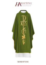 Zielony ornat z haftem Alfa i Omega na pasie