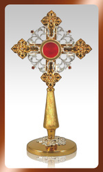 Relikwiarz zdobiony rubinami oraz srebrem