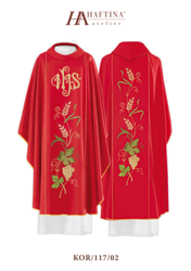 Czerwony ornat na pasie haftowany symbolem IHS i motywami kłosów i winogron