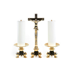 Krzyż i para świeczników w stylu barokowym - zestaw 1