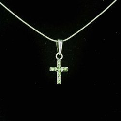 Srebrny krzyżyk z kryształkami