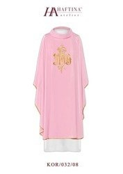 Różowy ornat haftowany z symbolem IHS