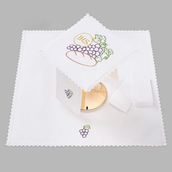 Bielizna kielichowa ołtarzowa wykończona koronką Winogrona z chlebem IHS